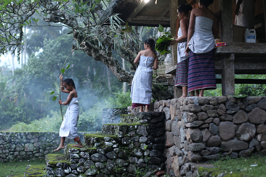 Bulan pertama kalender Desa Tenganan 2014 – Upacara Usaba Kasa